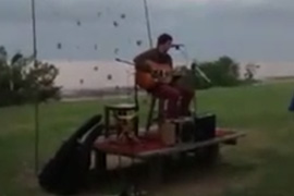 Ampli Portatil Multifunci&oacute;n Vergara20wx 10 pulgadas en el r&iacute;o